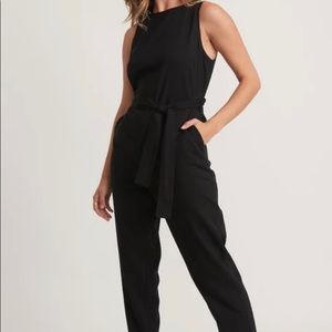 Sleeveless backless jumpsuit
